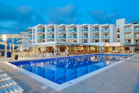 Property building, Pool view