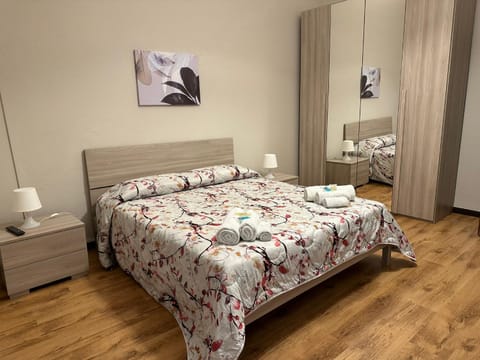 Bedroom, towels