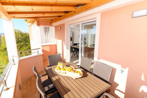 LoNi Apartment in Trogir