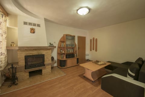 Library, TV and multimedia, Living room, flat iron, air conditioner