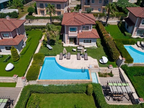 Bird's eye view, Pool view