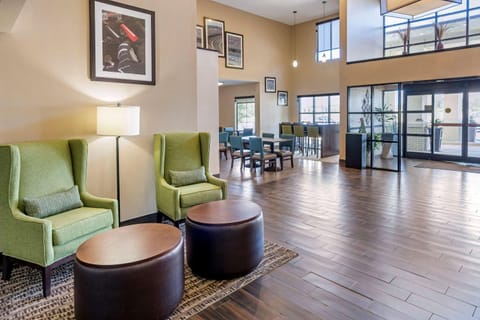 Comfort Inn & Suites Lincoln Talladega I-20 hotel in Logan Martin Lake