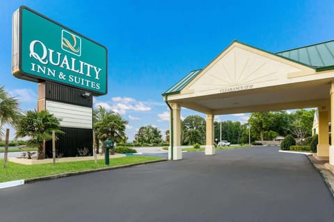 Quality Inn & Suites near Lake Eufaula Hotel in Eufaula