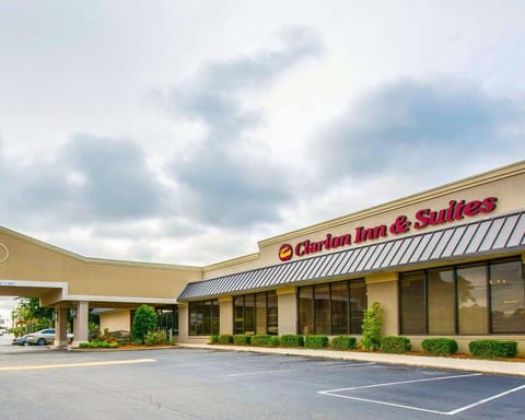 Clarion Inn & Suites Dothan South Hotel in Dothan