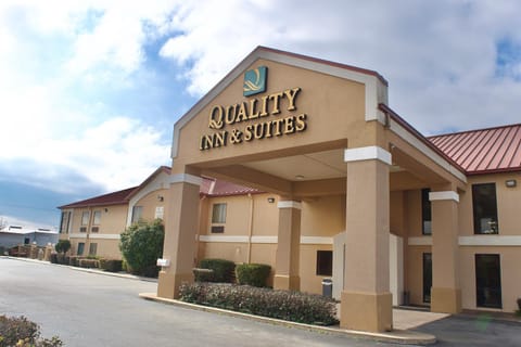 Quality Inn & Suites Pine Bluff AR Hotel in Pine Bluff