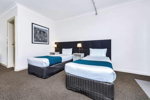 Comfort Inn & Suites Manhattan Hotel in Adelaide