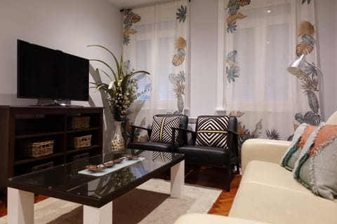 Communal lounge/ TV room, TV and multimedia, Living room, Seating area