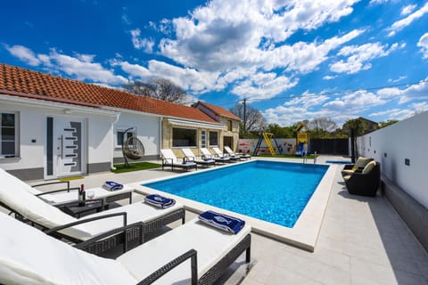 Villa Mare - with HEATED POOL Villa in Zadar