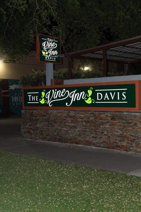 The Vine Inn Davis Hotel in Davis