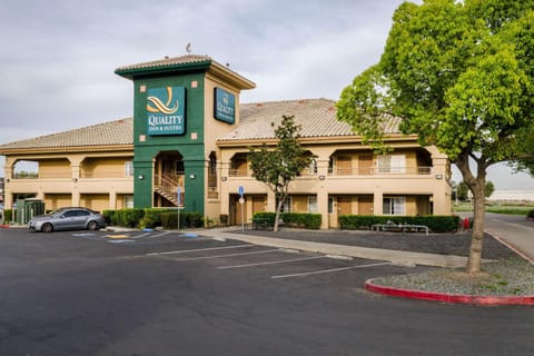 Quality Inn & Suites Lathrop Hotel in Manteca