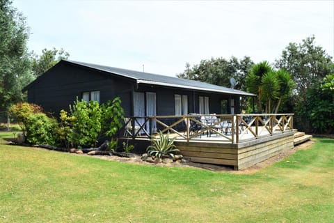 Property building, Patio, Day, Garden, Garden view