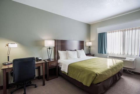 Quality Inn & Suites West Hotel in Pueblo West
