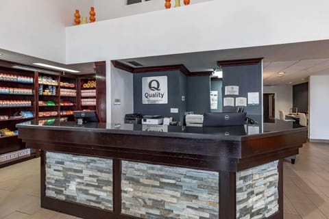 Quality Inn and Suites Denver Airport - Gateway Park Hotel in Aurora