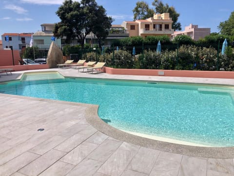 Pool view, Swimming pool, sunbed