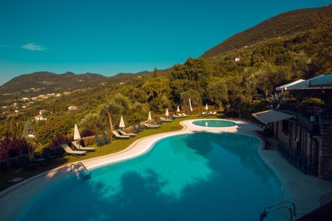 Bird's eye view, Lounge or bar, Lake view, Swimming pool