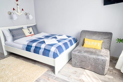 Bed, Photo of the whole room, Seating area