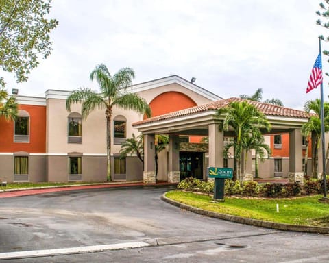 Quality Suites Fort Myers Airport I-75 Hotel in Lee County