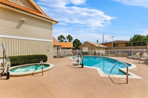 Pool view, Swimming pool