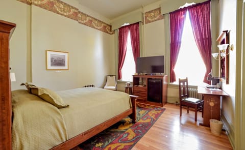 Oneida Community Mansion House Bed and Breakfast in Adirondack Mountains