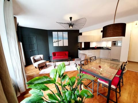Living room, Dining area
