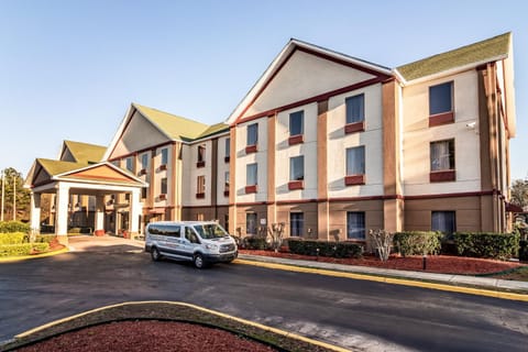 Red Roof PLUS+ & Suites Atlanta Airport South Hotel in College Park