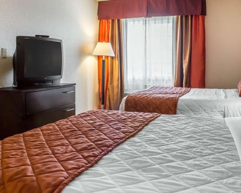 Rodeway Inn & Suites near Okoboji Lake Hotel in Milford