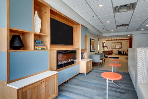 Holiday Inn Express & Suites Aurora - Naperville, an IHG Hotel Hotel in Aurora