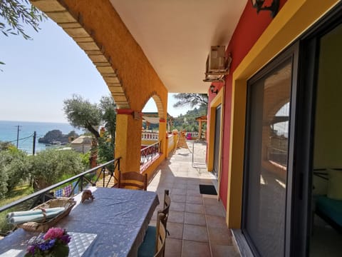 Pelekas Beach Apartments Rolling Stone Condominio in Peloponnese, Western Greece and the Ionian