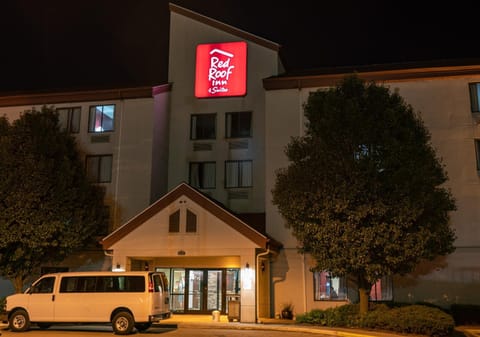 Red Roof Inn & Suites Indianapolis Airport Motel in Indianapolis