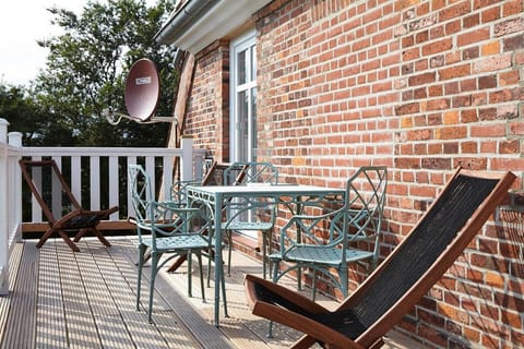 Property building, Day, View (from property/room), Balcony/Terrace