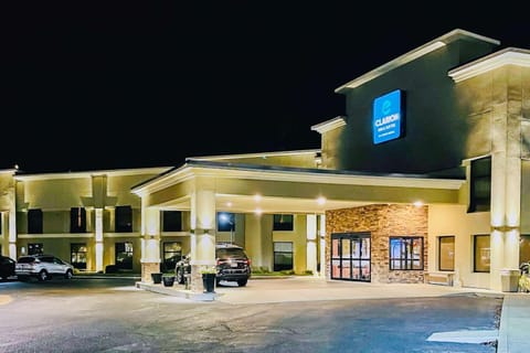 Clarion Inn & Suites Hotel in Evansville