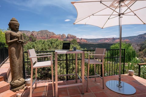 Modern, Luxury within iconic Sedona Architecture With Epic Red Rock Views Private Trail Head - Enjoy on property Sauna, Aromatherapy Steam Room, Hot Tub, Pools and Wellness Services Condo in Sedona
