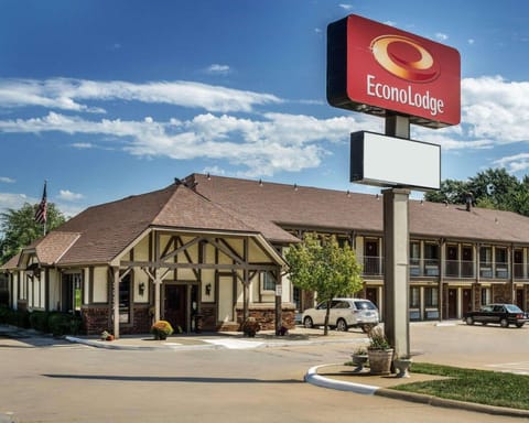 Econo Lodge University Hotel in Lawrence