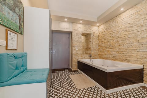 Romantic Jacuzzi Belleview Studio Apartment in Sinaia