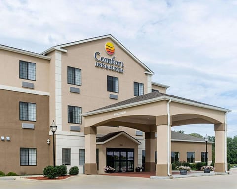 Comfort Inn & Suites Lawrence - University Area Hotel in Lawrence