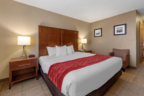 Comfort Inn & Suites Hays I-70 Hotel in Hays