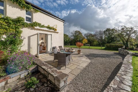 Property building, Patio, Garden, Garden view