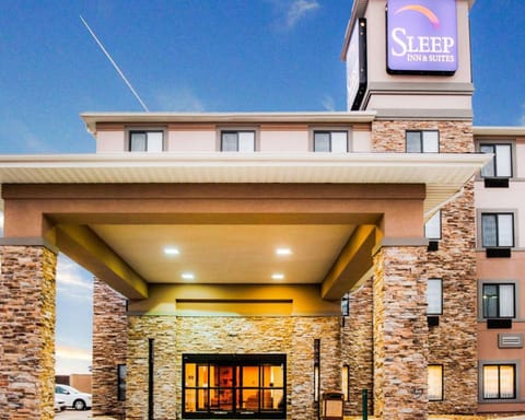 Sleep Inn & Suites Fort Campbell Hotel in Kentucky