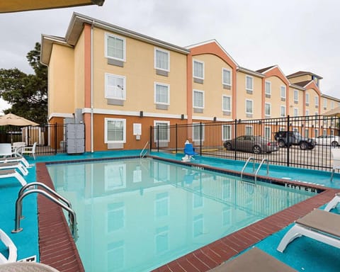 On site, Pool view, Swimming pool