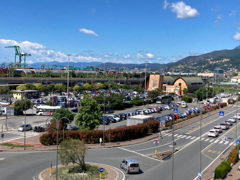 Neighbourhood, Pool view, Street view, Sports, Parking