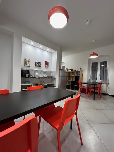 Communal lounge/ TV room, Coffee/tea facilities, Seating area, Breakfast, microwave