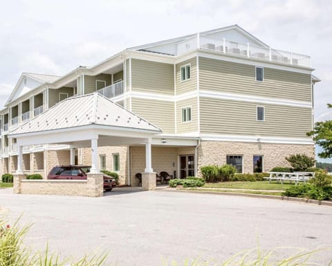 Island Inn & Suites, Ascend Hotel Collection Hotel in Chesapeake Bay