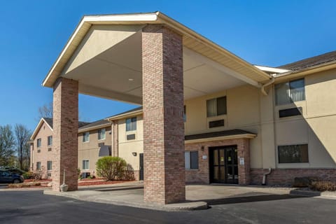 Comfort Inn & Suites Hotel in Paw Paw