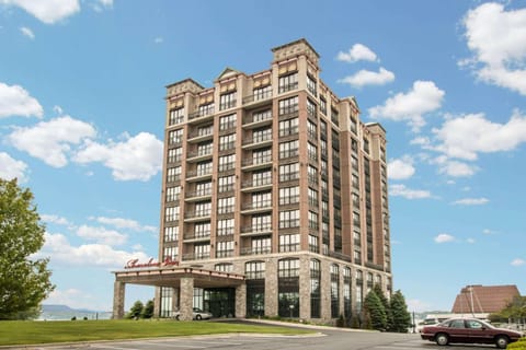 Shoreline Inn & Conference Center, Ascend Hotel Collection Hotel in Muskegon