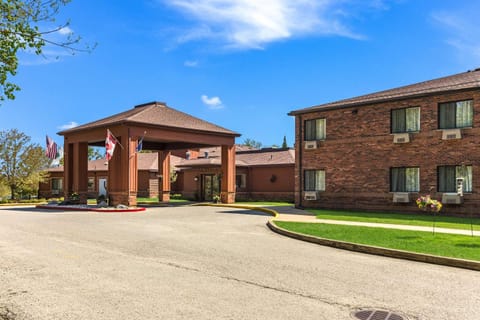 Quality Inn Petoskey-Harbor Springs Hotel in Bear Creek