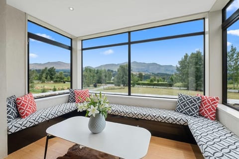 Maunga View House in Queenstown