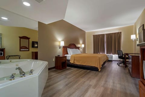 Econo Lodge Inn & Suites Hotel in Flowood