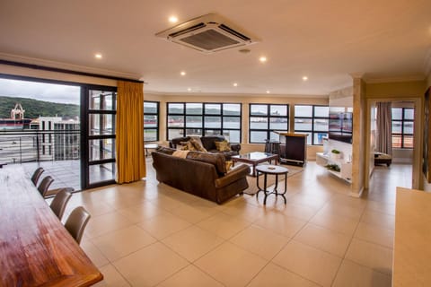Stay at The Point - Peaceful Plentiful Penthouse Condominio in Durban