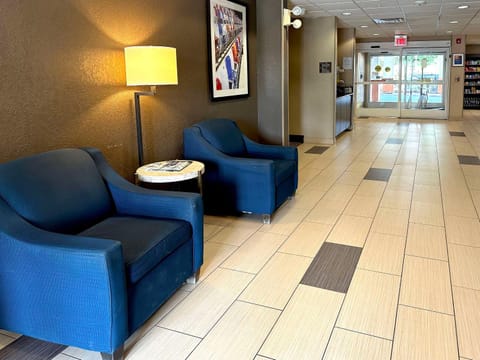 Comfort Suites Charlotte Airport Hotel in Charlotte