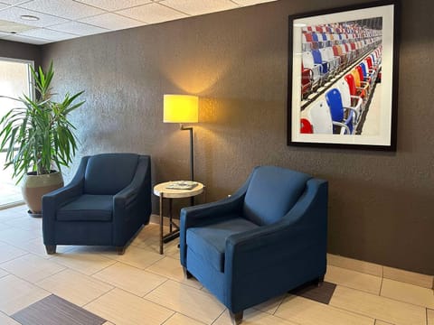 Comfort Suites Charlotte Airport Hotel in Charlotte